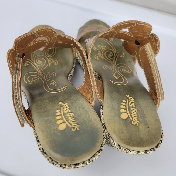 L'Artiste by Spring Step Floral Fugate Wedges - Picture 5 of 11